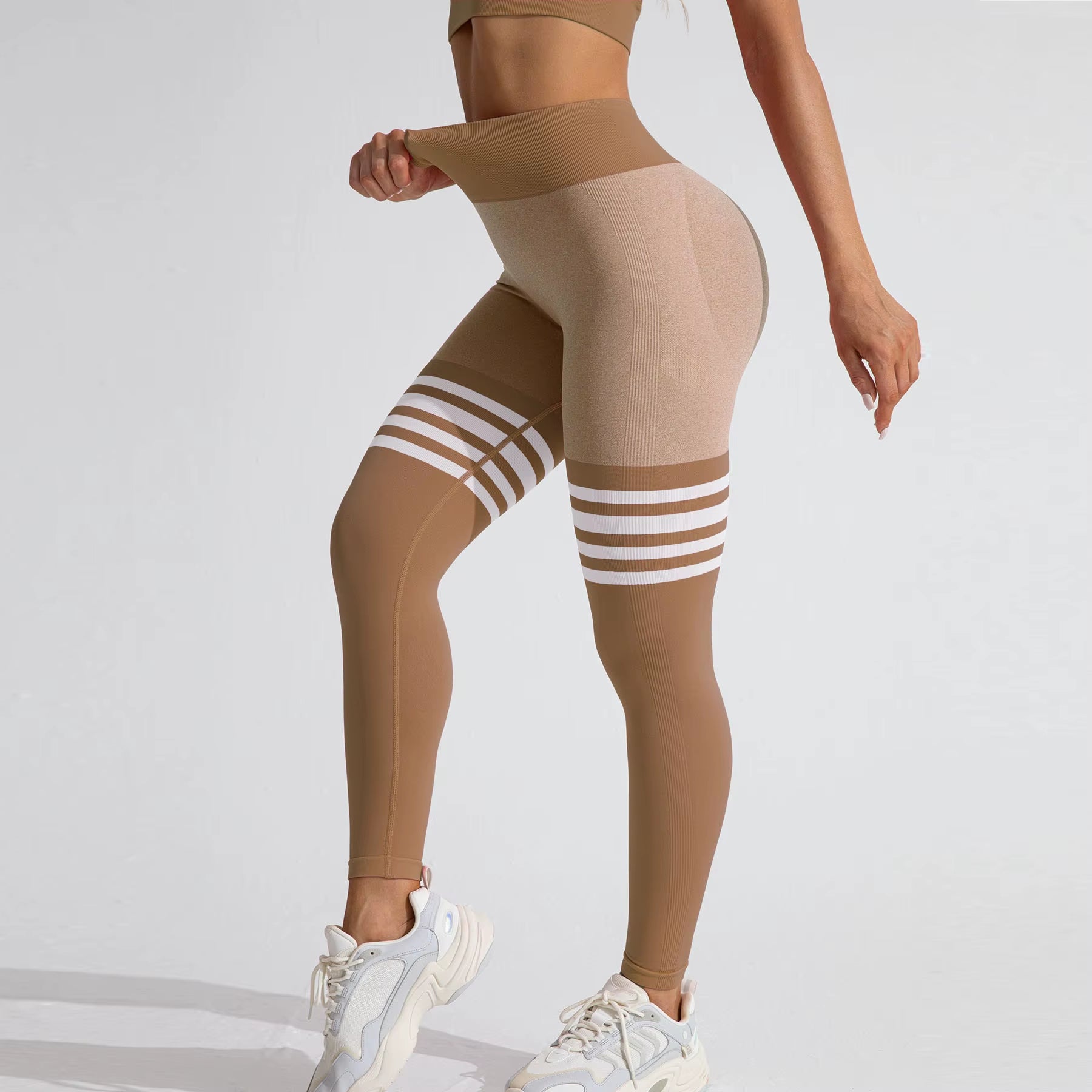Leggings Fitness Scrunch con Taglio a V – Effetto Modellante